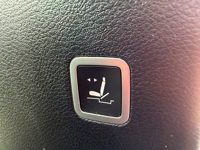 Used 2019 Chrysler Pacifica Limited FWD image 27