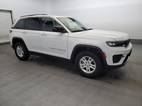 Used 2023 Jeep Grand Cherokee Laredo AWD/4WD image 11