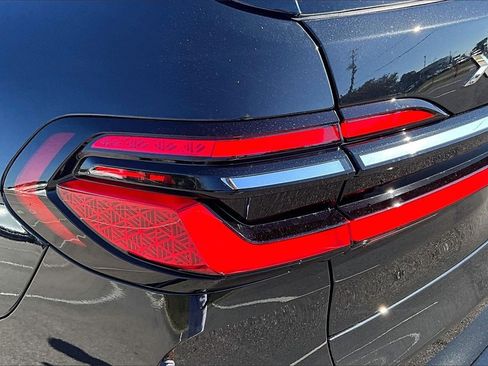 New 2026 BMW X7 xDrive40i w/ Premium Package image 14