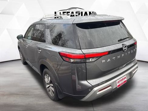 Used 2025 Nissan Pathfinder SL image 5