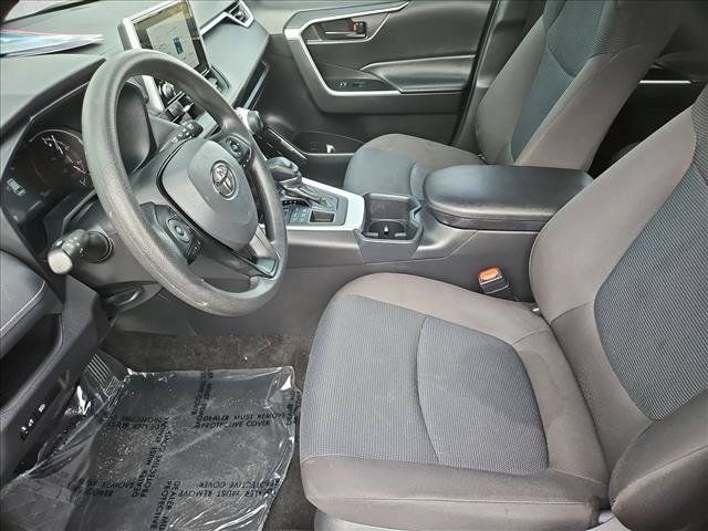 Used 2025 Toyota RAV4 LE AWD/4WD image 21