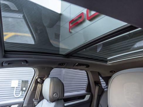 Certified 2024 Porsche Cayenne AWD/4WD image 16
