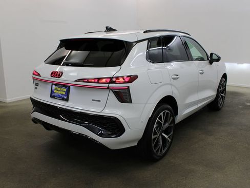 New 2026 Audi Q3 quattro 2.0T AWD/4WD image 5