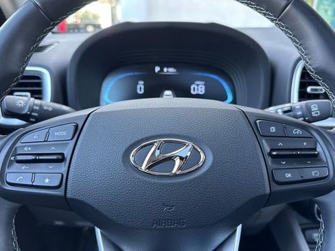 Used 2025 Hyundai Venue SEL FWD image 35