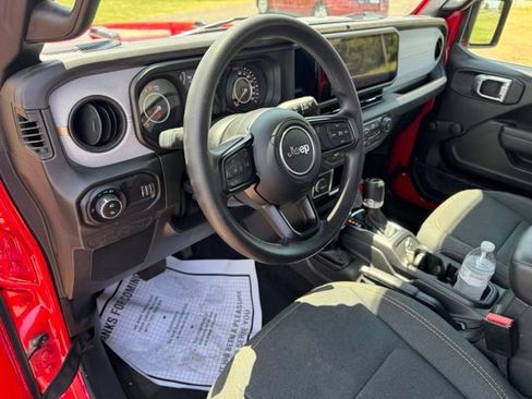 Certified 2024 Jeep Gladiator Sport AWD/4WD image 11