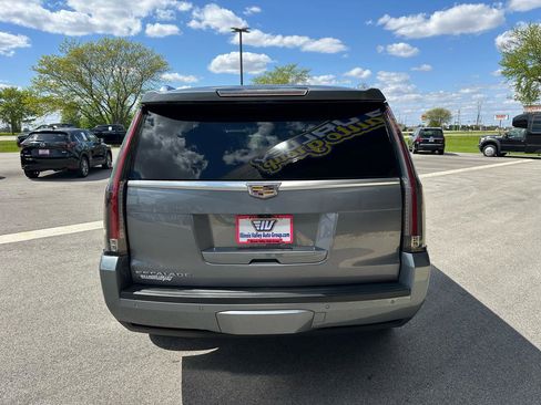 Used 2019 Cadillac Escalade Luxury AWD/4WD image 6