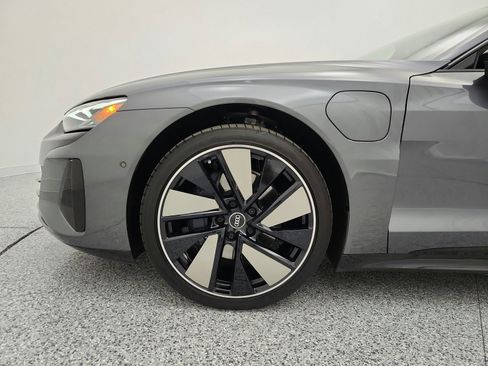 Used 2023 Audi e-tron GT Prestige image 17