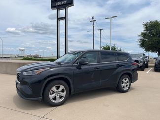 Used 2023 Toyota Highlander L FWD video 1