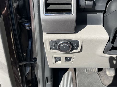 Used 2019 Ford F150 XLT w/ Equipment Group 302A Luxury image 15