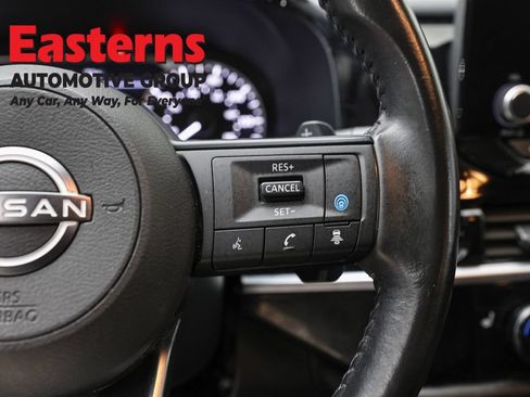 Used 2025 Nissan Pathfinder SV FWD image 16