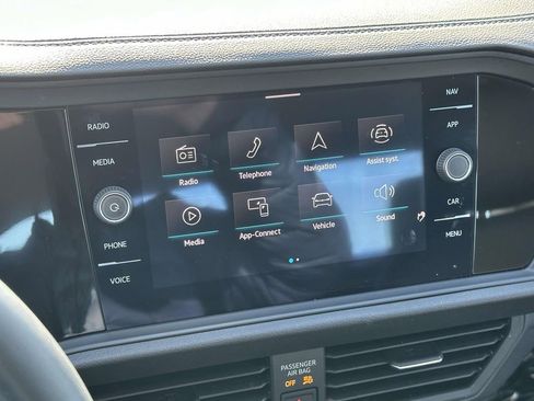 Certified 2022 Volkswagen Jetta SEL image 29