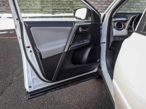 Used 2018 Toyota RAV4 XLE image 22