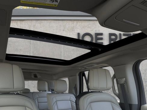 New 2025 Lincoln Navigator Reserve AWD/4WD image 22