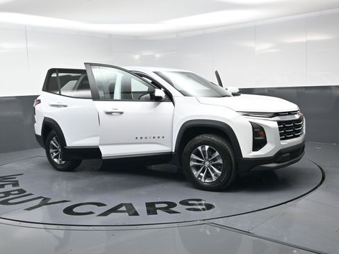 Certified 2025 Chevrolet Equinox LT w/ Safety and Technology Package image 23