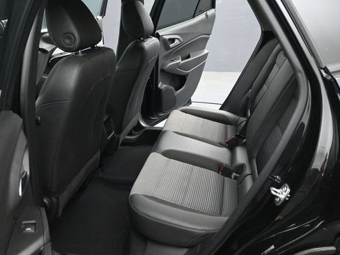 Used 2025 Chevrolet Trax LT w/ LT Convenience Package FWD image 9