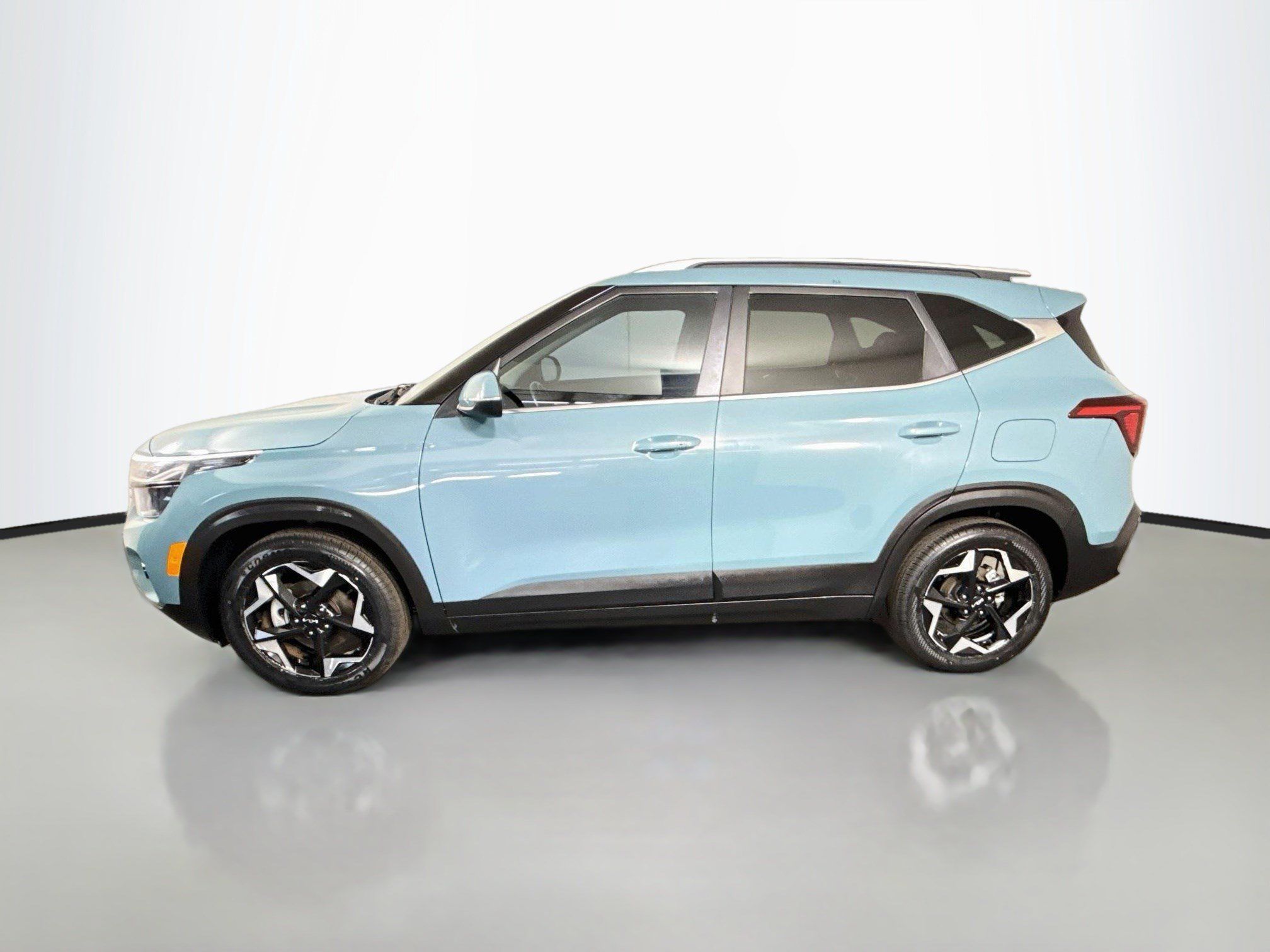 Used 2024 Kia Seltos EX FWD image 6