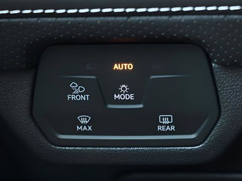 Used 2025 Volkswagen Atlas SE FWD image 21
