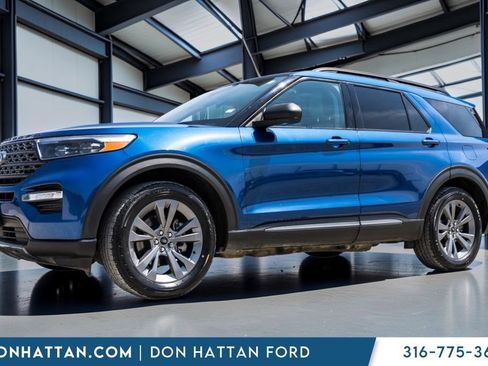 Used 2021 Ford Explorer XLT w/ Equipment Group 202A AWD/4WD image 2