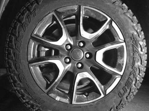 Used 2025 Jeep Compass Trailhawk AWD/4WD image 12