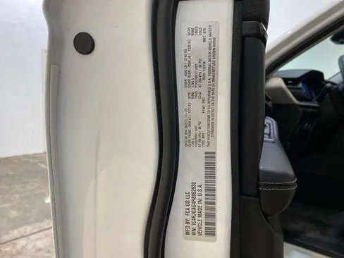 Used 2024 Jeep Grand Cherokee Laredo RWD image 86