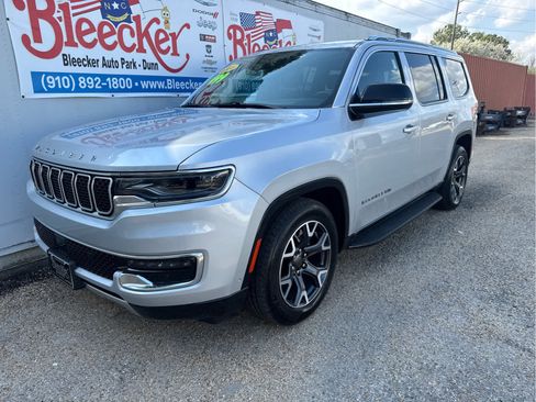 Used 2024 Jeep Wagoneer Series III AWD/4WD image 6