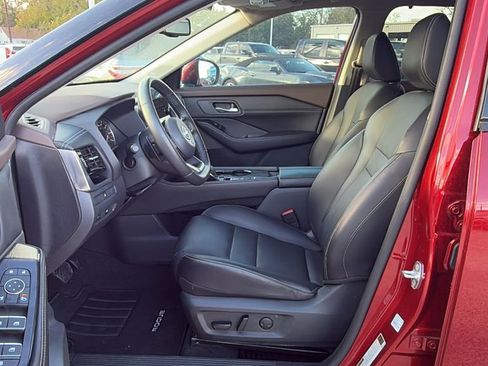 Used 2023 Nissan Rogue SL w/ SL Premium Package image 7