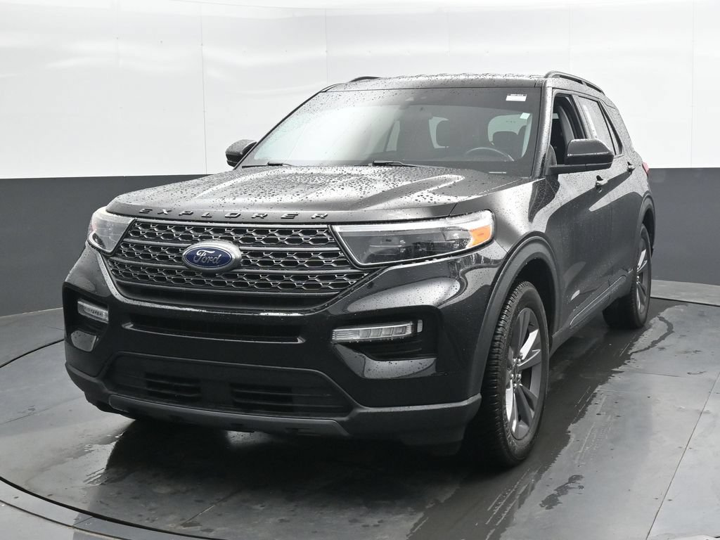 Used 2022 Ford Explorer XLT w/ Equipment Group 202A AWD/4WD image 6