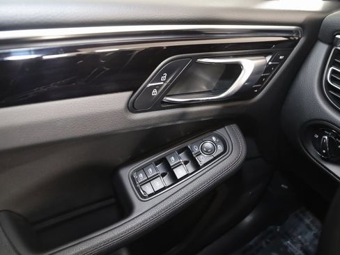 Used 2020 Porsche Macan image 36