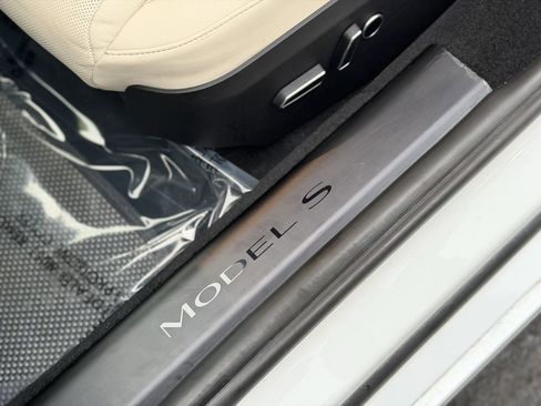 Used 2021 Tesla Model S Plaid image 37