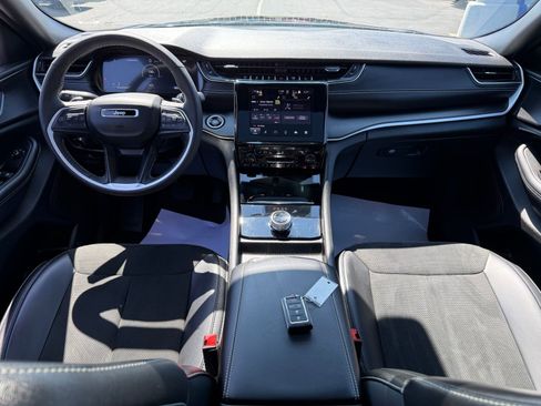 Used 2024 Jeep Grand Cherokee L Laredo image 37