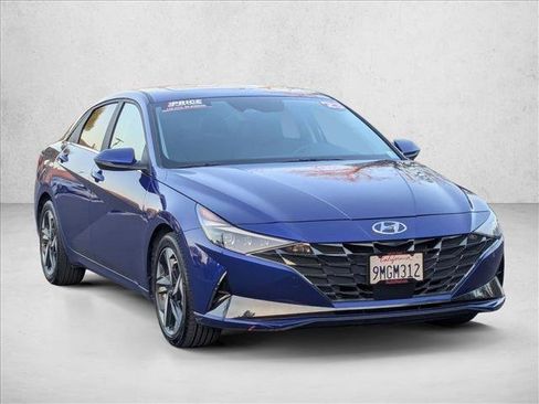 Used 2023 Hyundai Elantra Limited w/ Preferred Accessory Package image 3