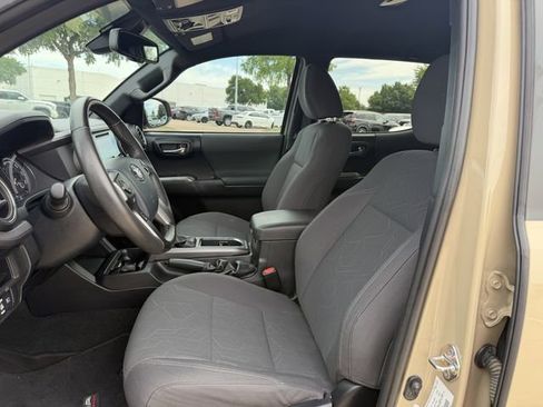 Used 2019 Toyota Tacoma TRD Off-Road w/ Technology Package AWD/4WD image 25