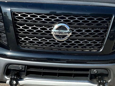 Used 2017 Nissan Titan S image 32
