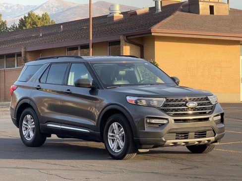 Used 2020 Ford Explorer XLT w/ Equipment Group 202A image 3
