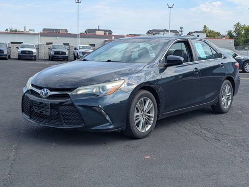 Used 2017 Toyota Camry SE w/ Moonroof Package FWD image 8