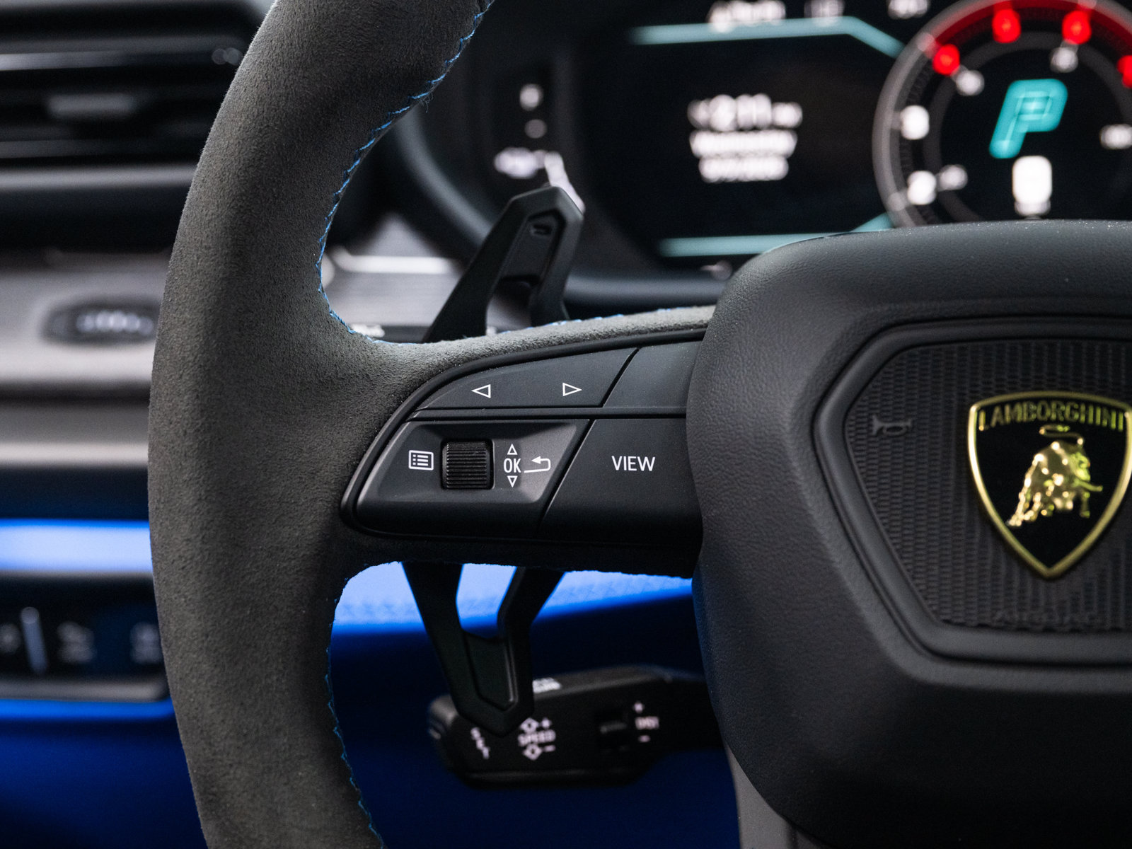Used 2025 Lamborghini Urus SE AWD/4WD image 78