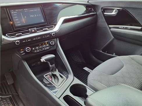Used 2022 Kia Niro LXS image 6