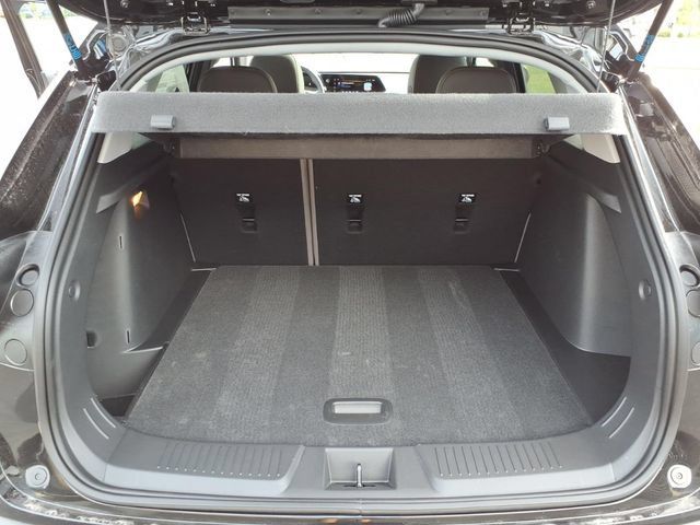 New 2026 Chevrolet Trax ACTIV w/ Sunroof Package FWD image 11
