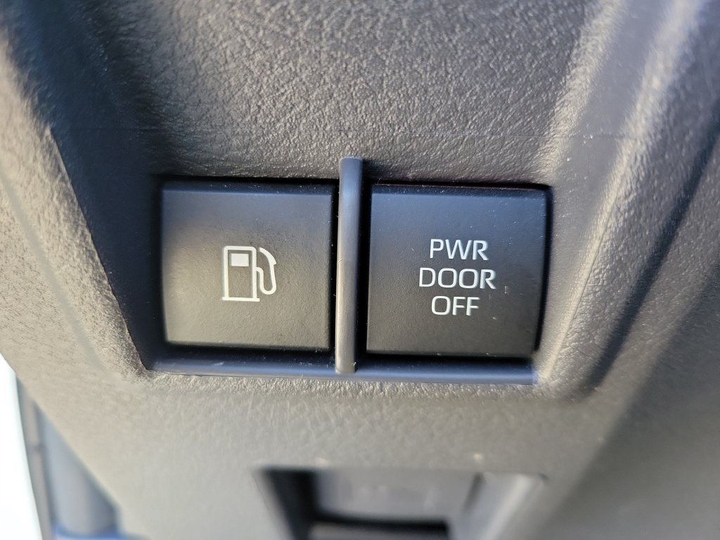 Used 2024 Toyota Sienna LE AWD/4WD image 21