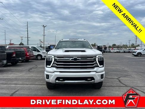 Used 2024 Chevrolet Silverado 2500 High Country w/ High Country Premium Package AWD/4WD image 2
