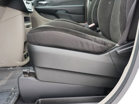 Used 2017 Dodge Grand Caravan SE w/ Power Window Group image 15