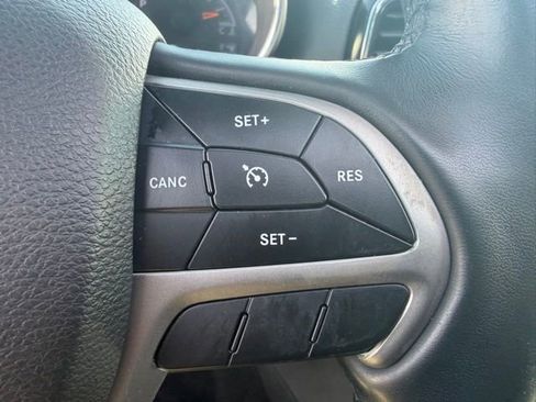 Certified 2022 Jeep Grand Cherokee Laredo X AWD/4WD image 21