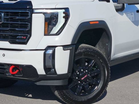 Used 2024 GMC Sierra 2500 AT4 w/ AT4 Premium Plus Package image 11