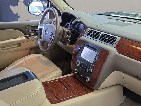 Used 2012 Chevrolet Avalanche LTZ image 15