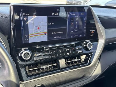 Used 2021 Toyota Highlander Platinum image 18