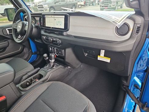 Used 2025 Jeep Wrangler Sport S image 30