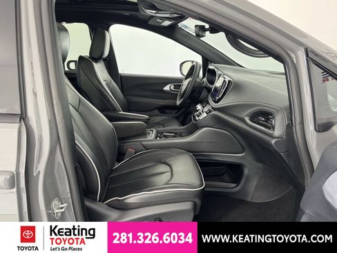 Used 2025 Chrysler Pacifica Limited FWD image 20