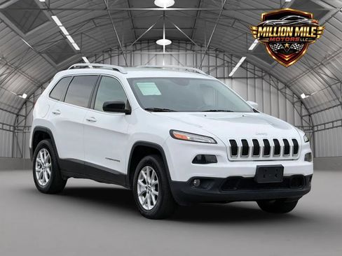 Used 2016 Jeep Cherokee Latitude w/ Cold Weather Group AWD/4WD image 1