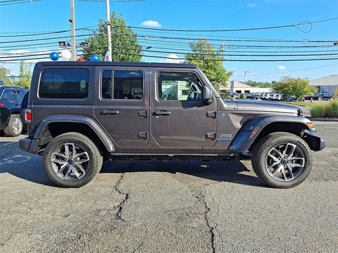 Used 2024 Jeep Wrangler Unlimited w/ Convenience Group image 26
