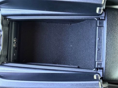Used 2017 Mercedes-Benz E 300 image 30